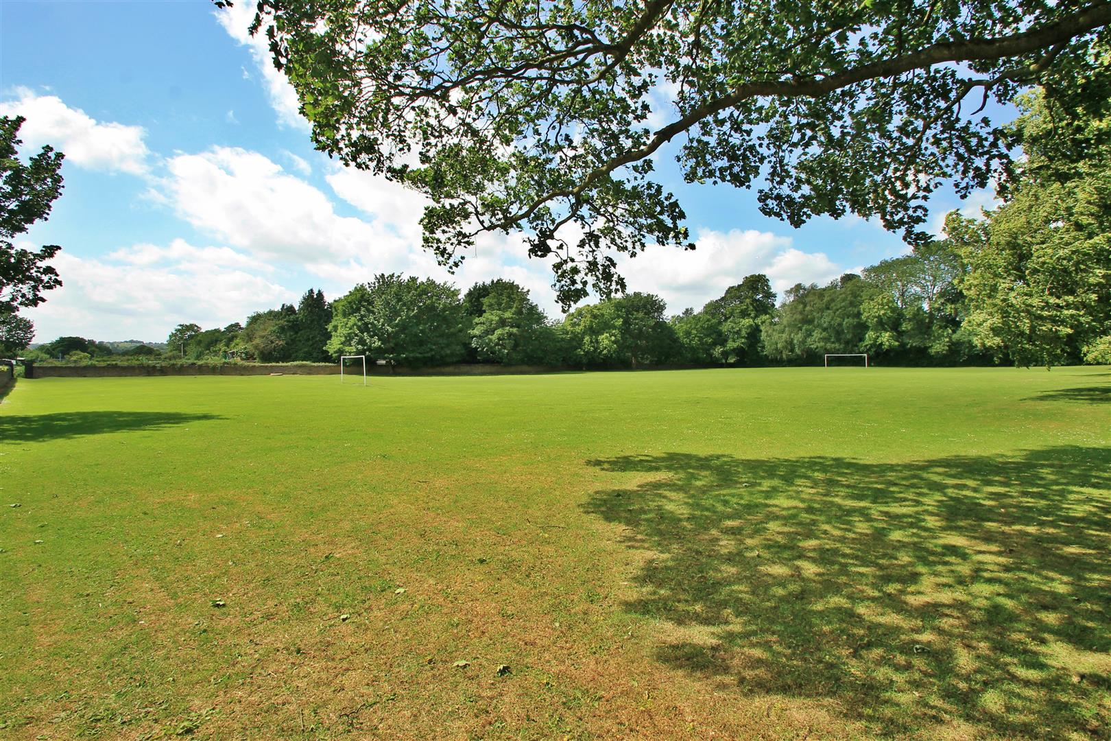 » Park Road, Yeadon, LS19 7EX